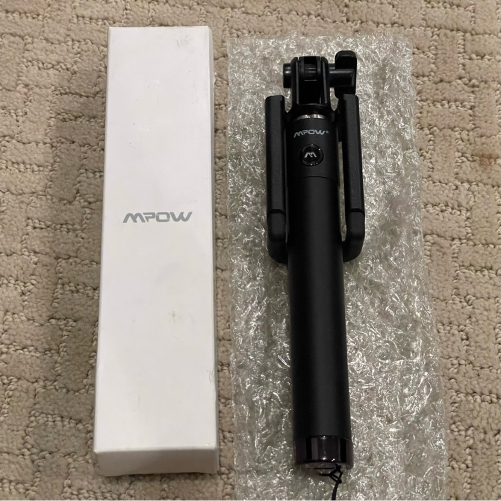 ❌SOLD❌ Mpow Selfie Stick, iSnap X Extendable Tripod with built-in Bluetooth